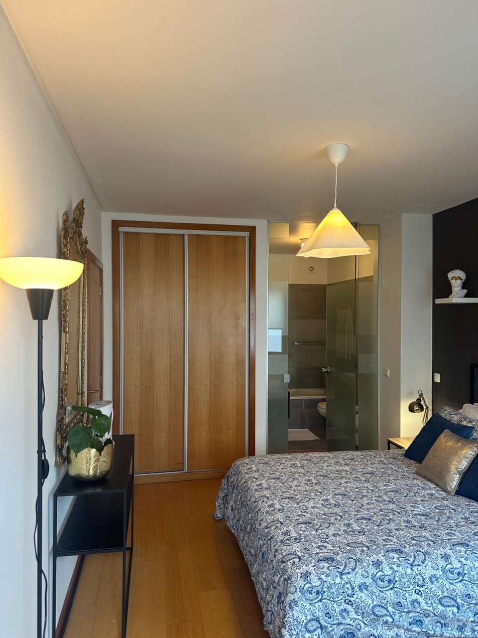 Bed, Photo of the whole room, Bedroom, wardrobe