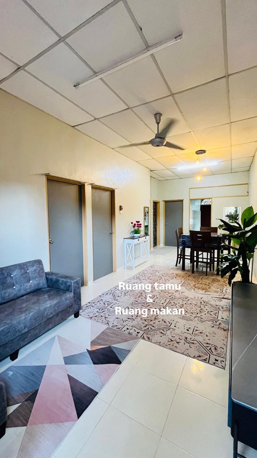 Communal lounge/ TV room, TV and multimedia, Living room, Seating area, Dining area