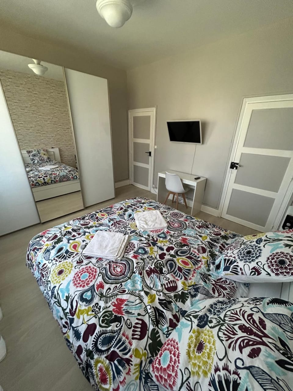 Bed, TV and multimedia, Bedroom, towels, wardrobe