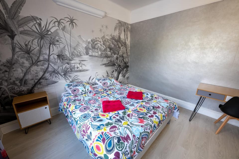 Bed, Photo of the whole room, Bedroom, towels