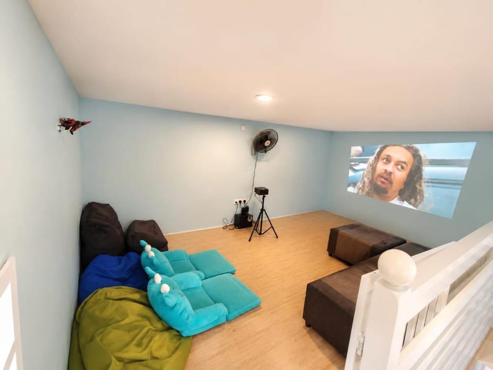 TV and multimedia, Seating area