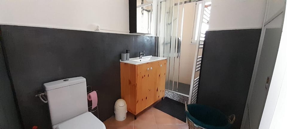 Toilet, Bathroom, towels