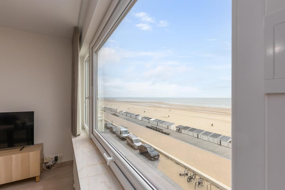 LECOMTE - Beachfront seaview 196 Apartment in Ostend