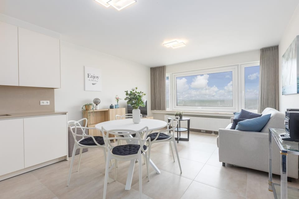 LECOMTE - Beachfront seaview 196 Apartment in Ostend