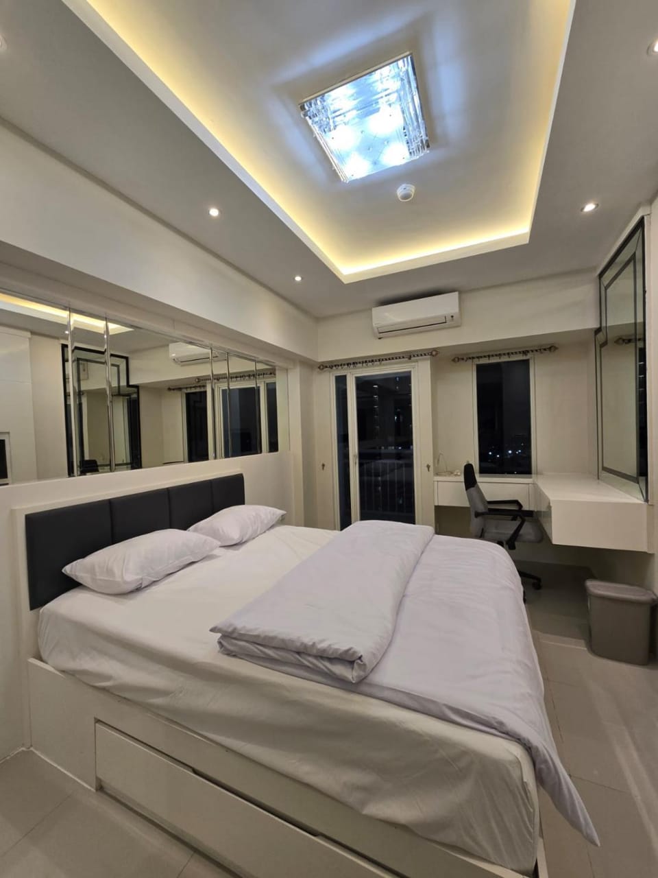 Bed, Photo of the whole room, Bedroom, air conditioner