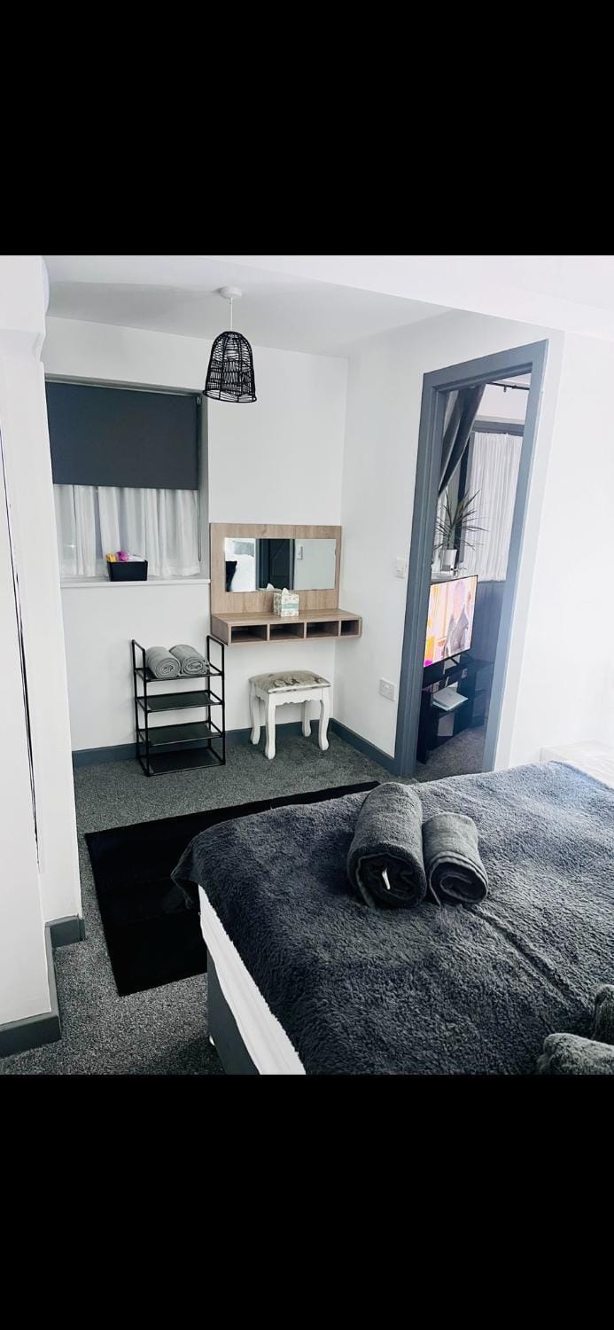 Archie's den Apartment in Beverley