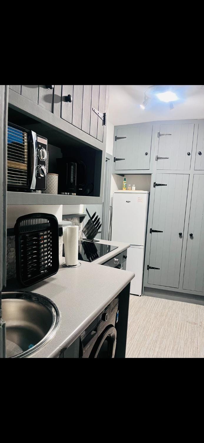 Archie's den Apartment in Beverley