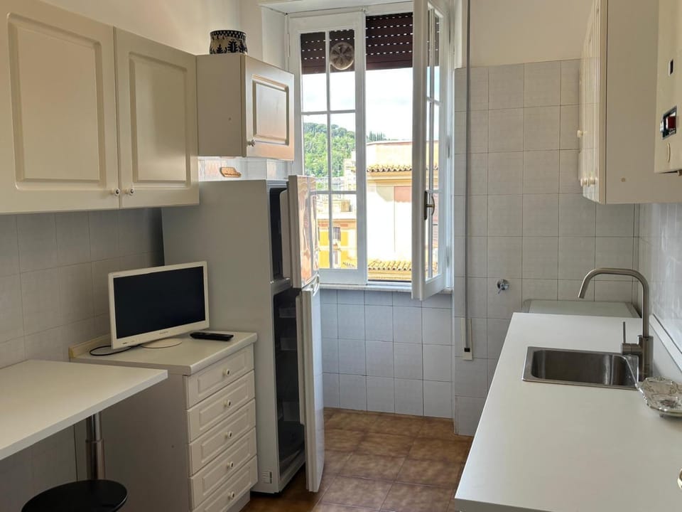 TV and multimedia, Kitchen or kitchenette, oven
