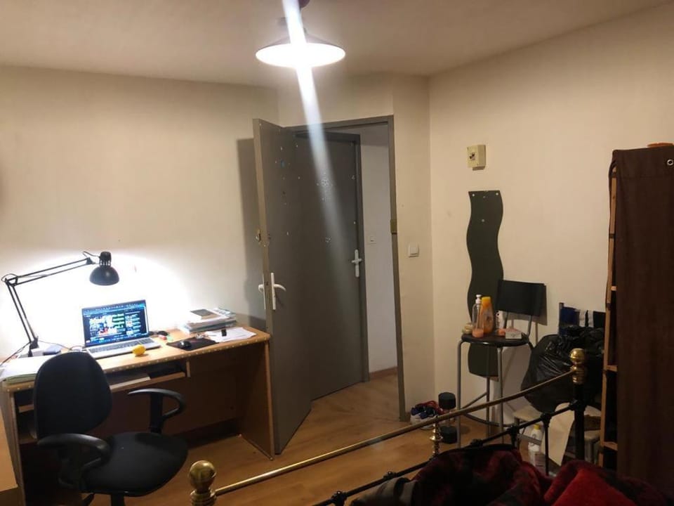 Chambre calme dans une colocation de 5 personnes Bed and Breakfast in Wallonia, Belgium