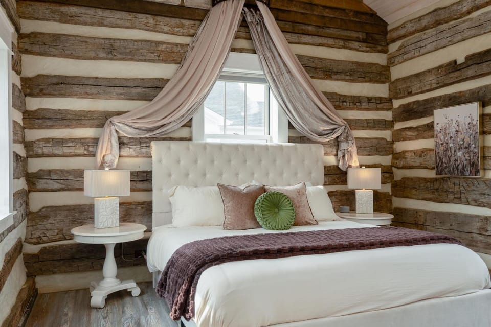 Boutique Luxury Stay Near JMU with 2 King Suites & Fireplaces House in Grottoes