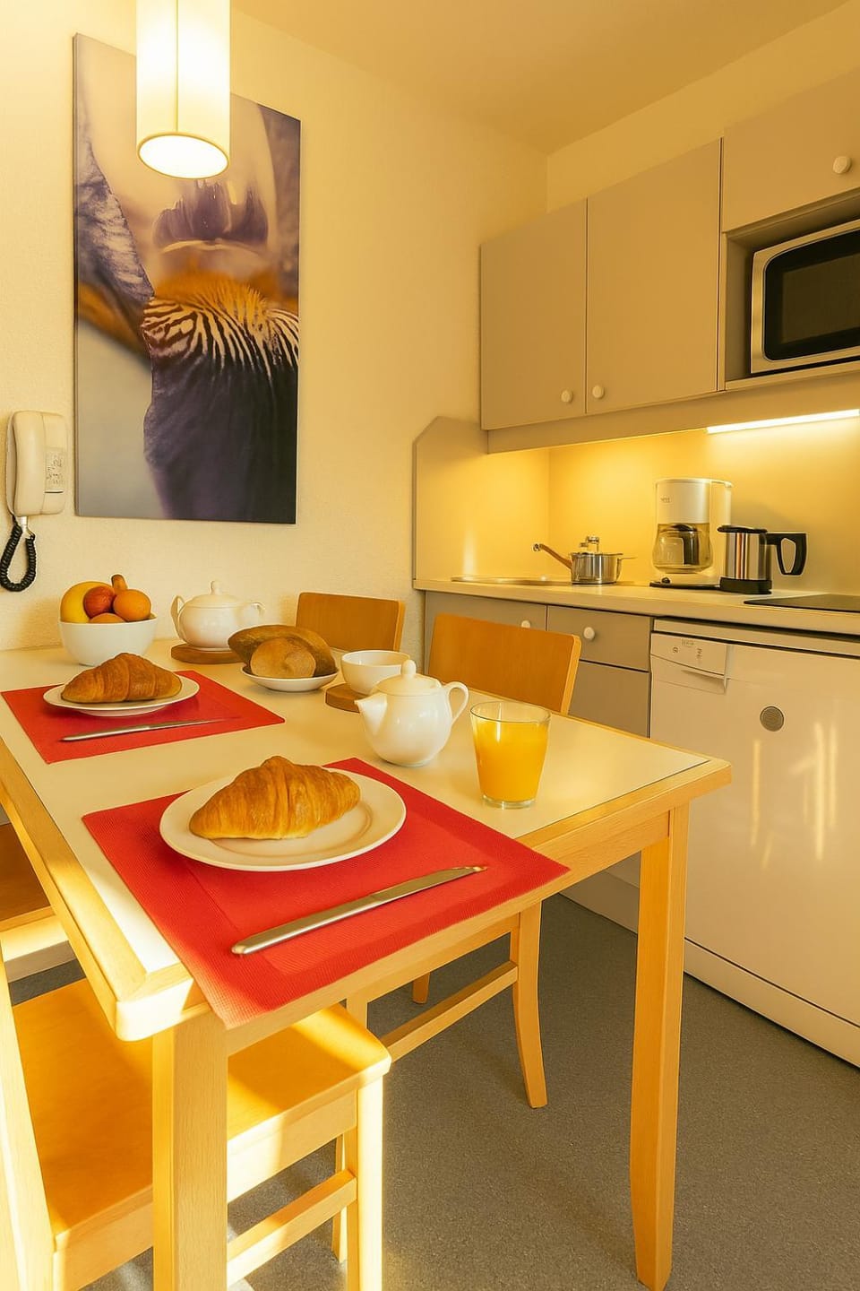 Food and drinks, Dining area