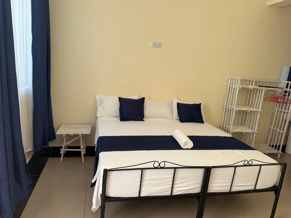 Bed, Photo of the whole room, towels