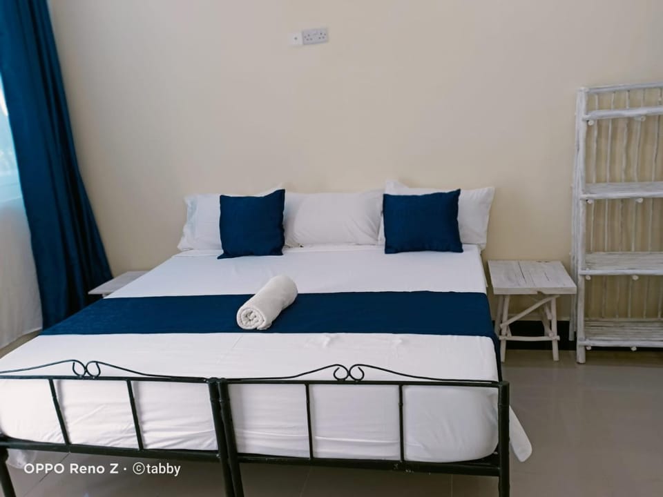 Bed, towels