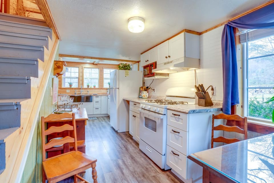 Chateau Merlot - Private Appalachian Cottage House in Shenandoah Valley