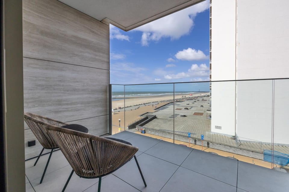 LECOMTE - Arthur Seaview Suite 207 Apartment in Ostend