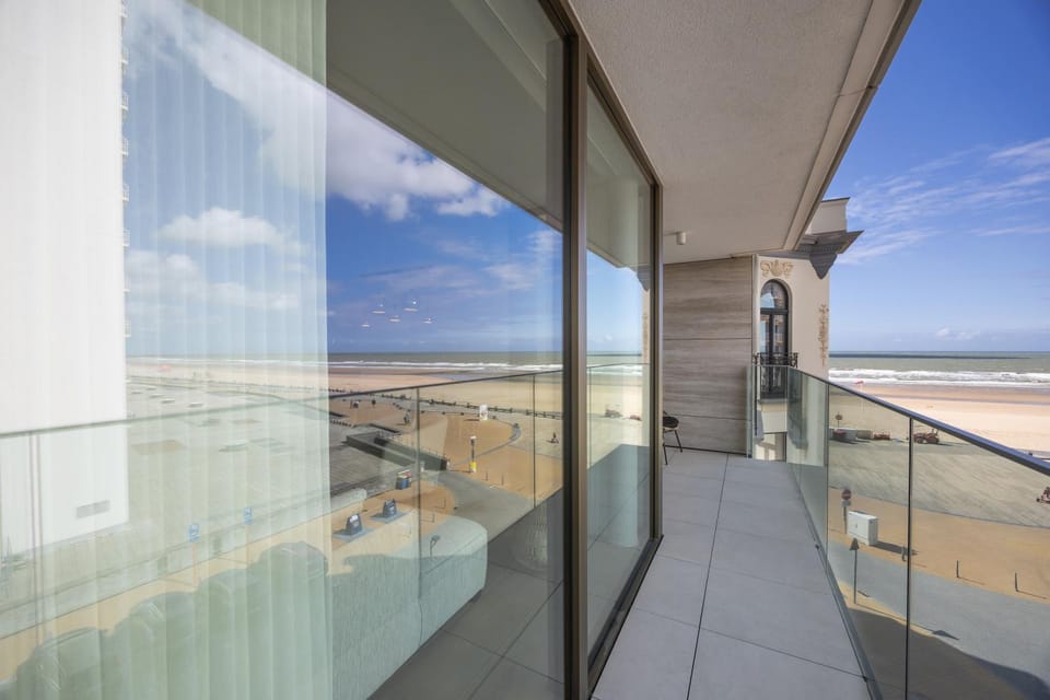 LECOMTE - Arthur Seaview Suite 207 Apartment in Ostend