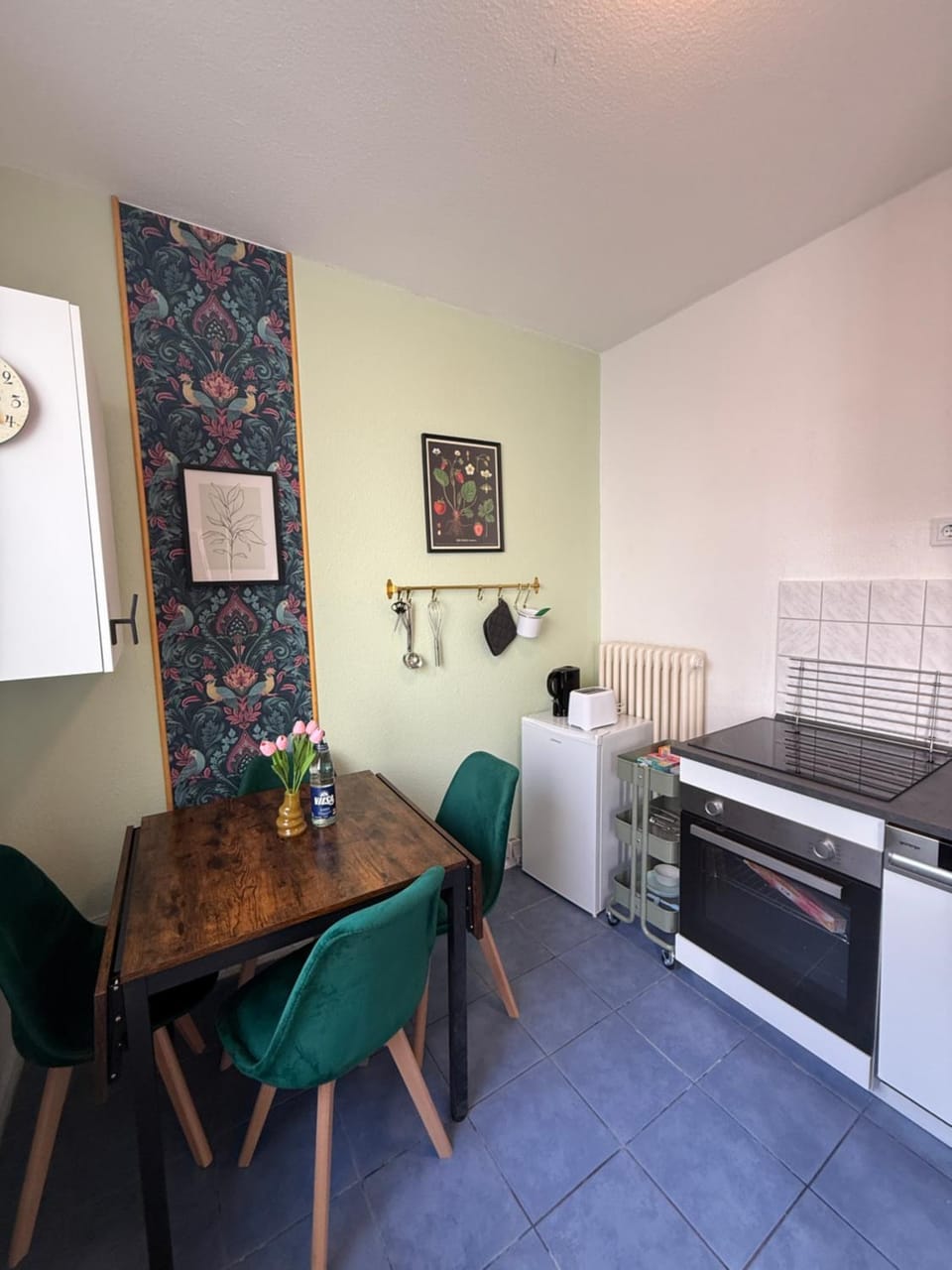 Kitchen or kitchenette, oven, stove