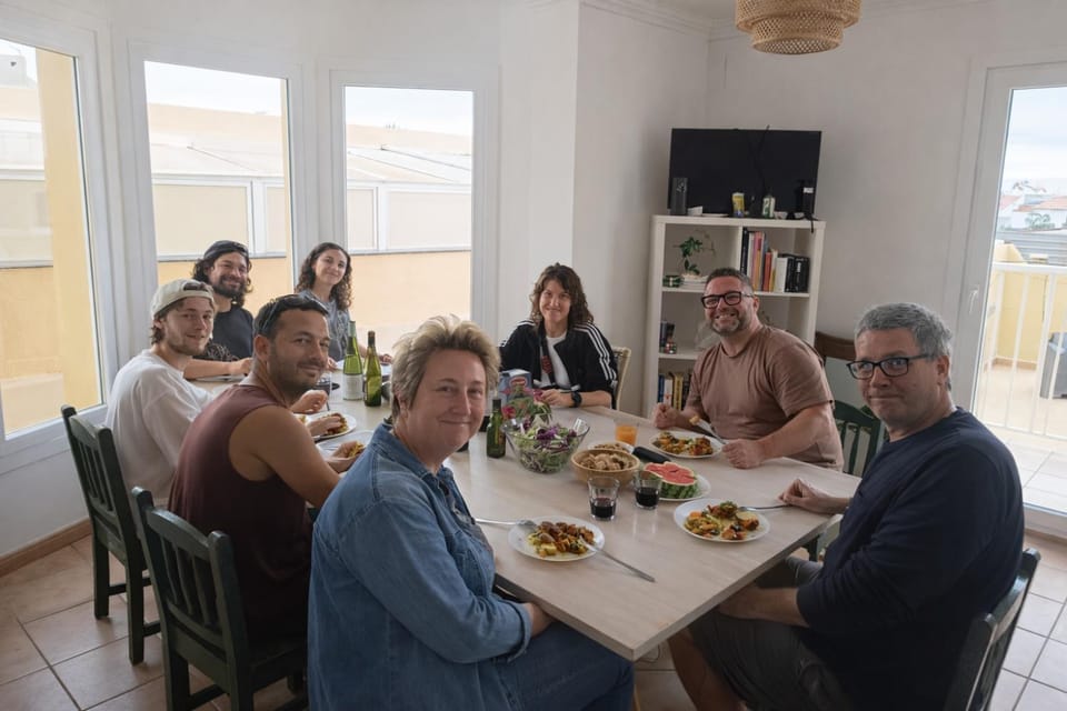 People, Food and drinks, Dining area, Food, Guests, Lunch, Dinner, Drinks, group of guests, Family