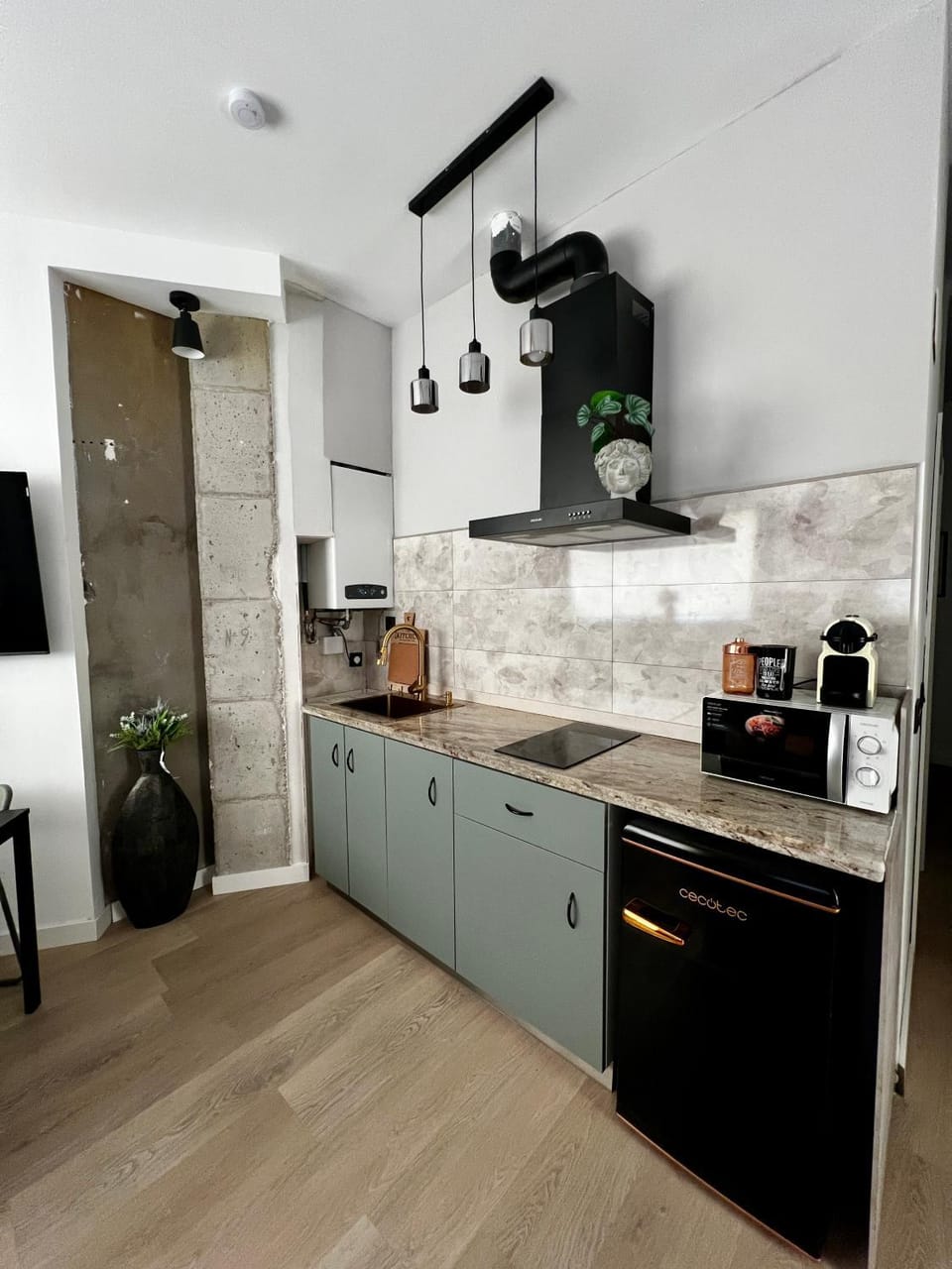 Kitchen or kitchenette