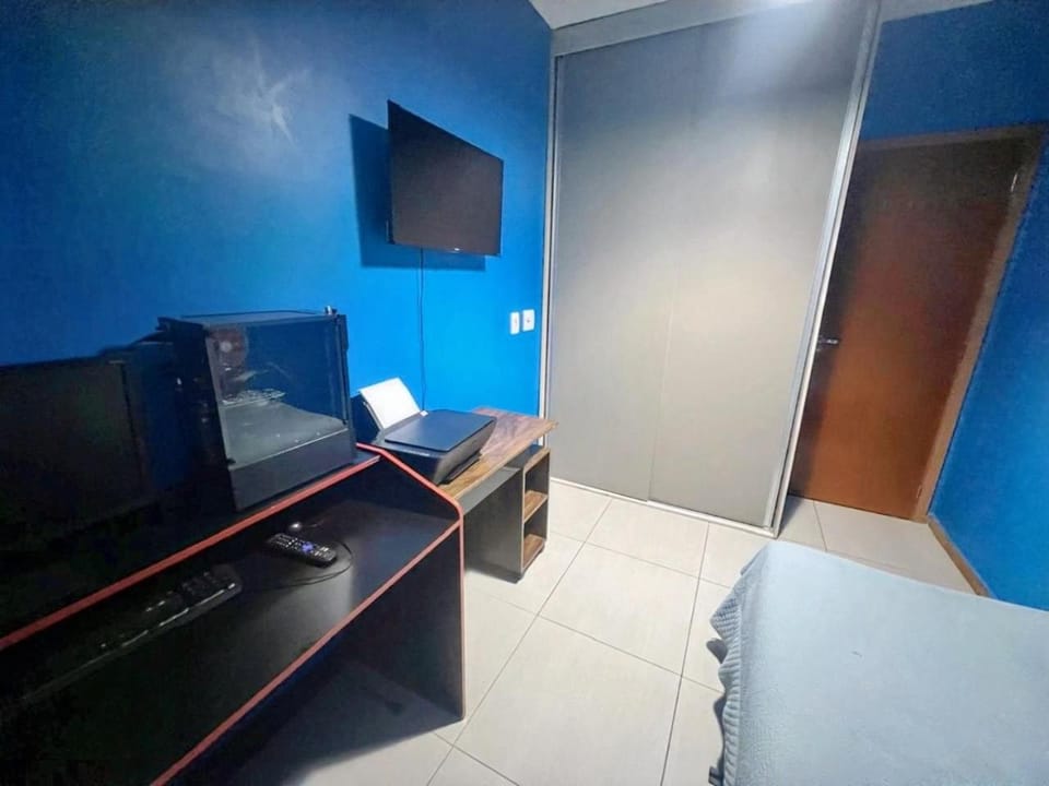 Communal lounge/ TV room, Bed, TV and multimedia, Bedroom