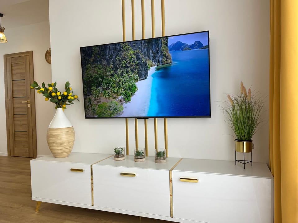 Communal lounge/ TV room, TV and multimedia, Evening entertainment