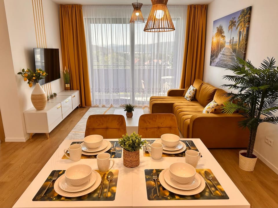 TV and multimedia, Living room, Dining area