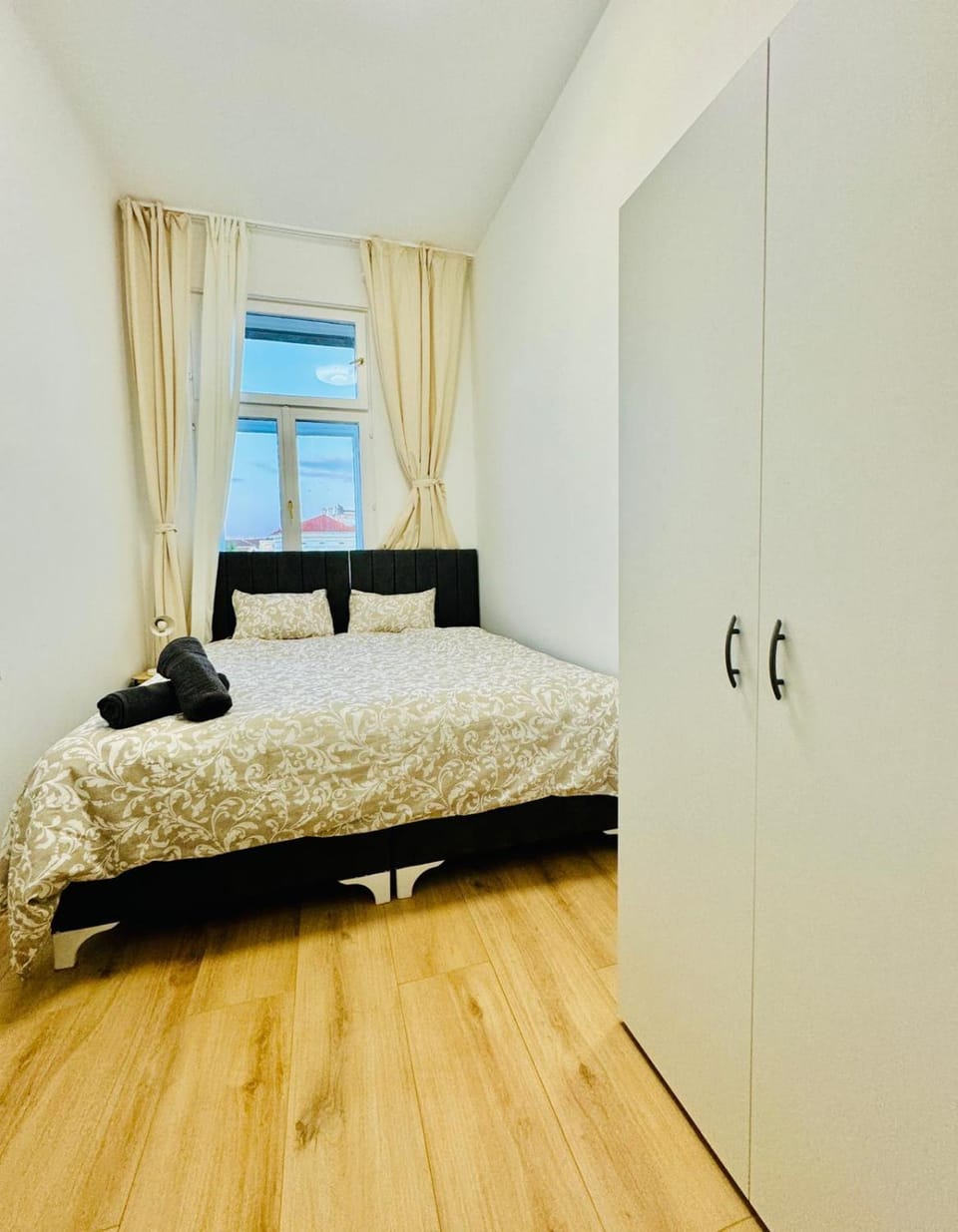 Property building, Bed, Bedroom, wardrobe