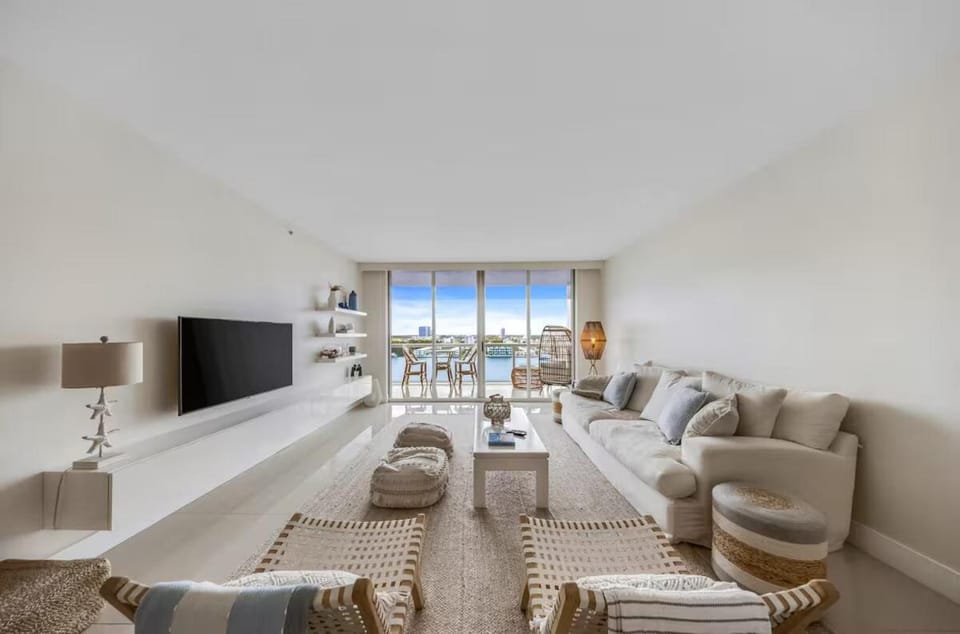 Communal lounge/ TV room, Evening entertainment