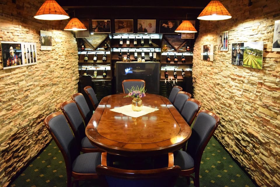 Communal lounge/ TV room, Lounge or bar, Lounge or bar, Banquet/Function facilities