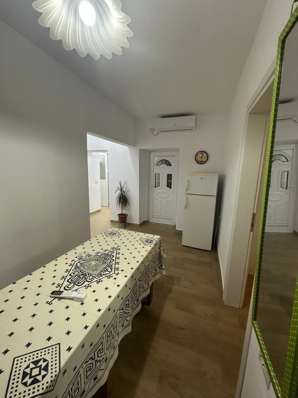 Kitchen or kitchenette, Dining area, oven
