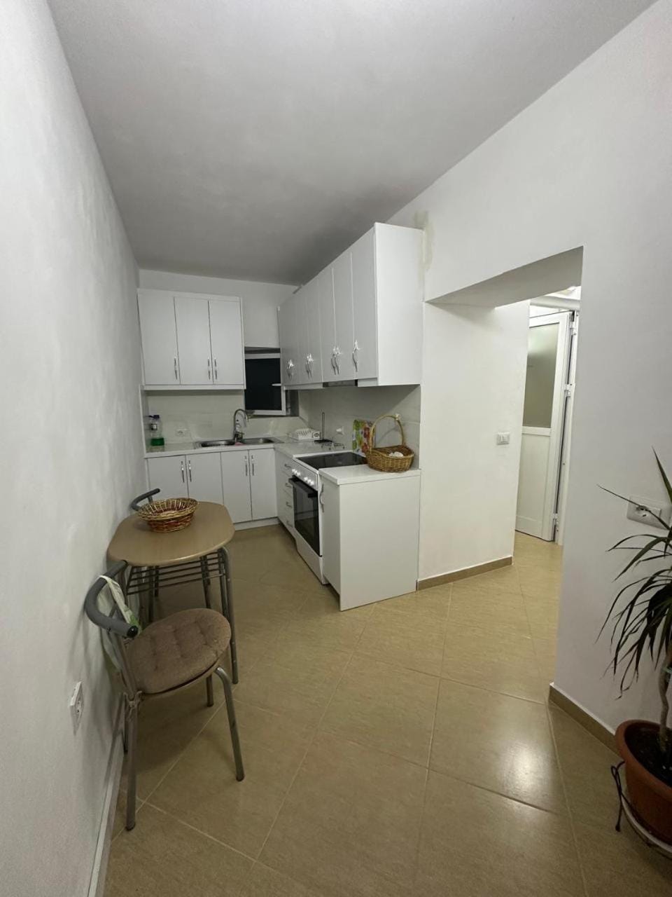 Kitchen or kitchenette, Dining area, dishwasher, oven