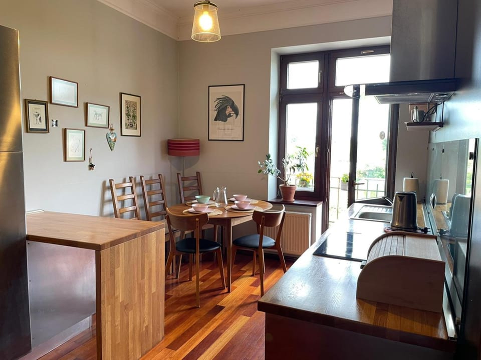 Kitchen or kitchenette, Dining area, pet friendly