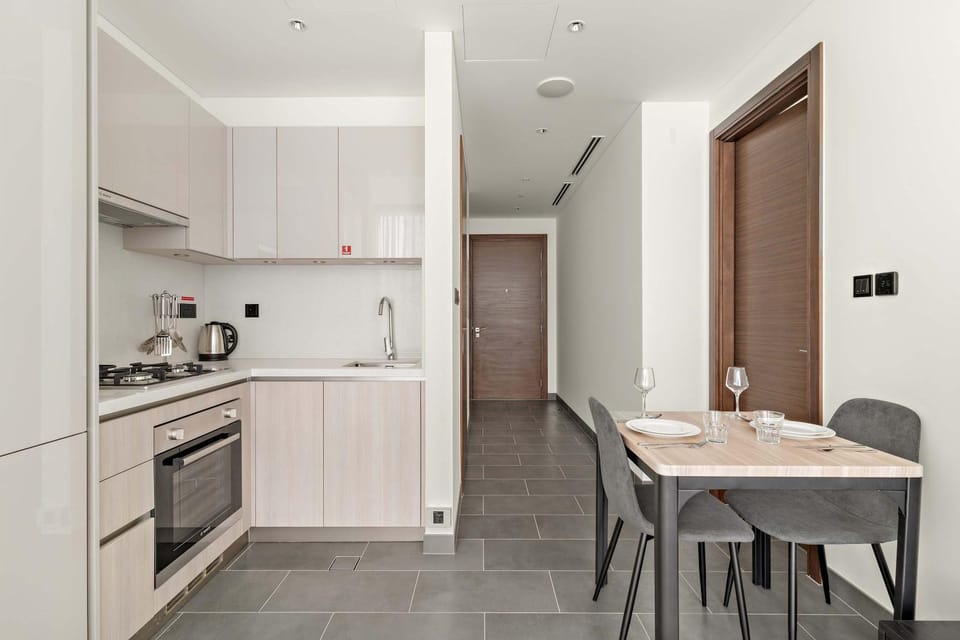 Modern 1BR in The Crest with pool and gym Apartment in Dubai