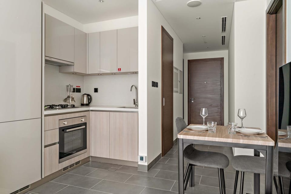 Modern 1BR in The Crest with pool and gym Apartment in Dubai