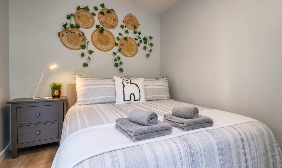 Limoilou 4 Guests AC Free Parking 5 min DT Apartment in Quebec City