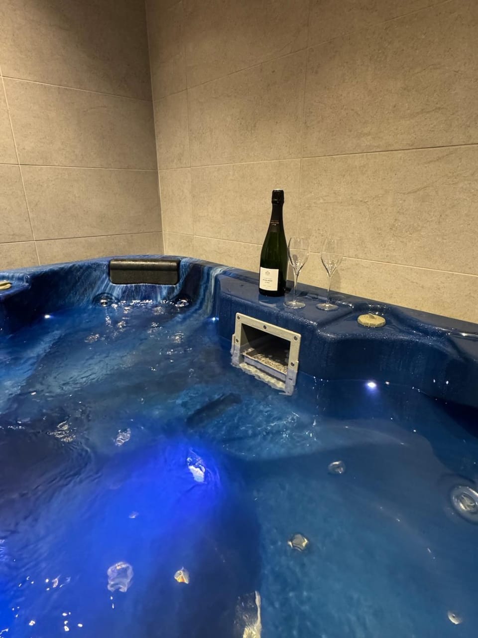 Maison Moana- Jaccuzi - Groupama Stadium LDLC Arena Eurexpo House in Auvergne-Rhône-Alpes