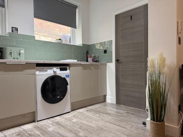 Kitchen or kitchenette, washing machine, dryer