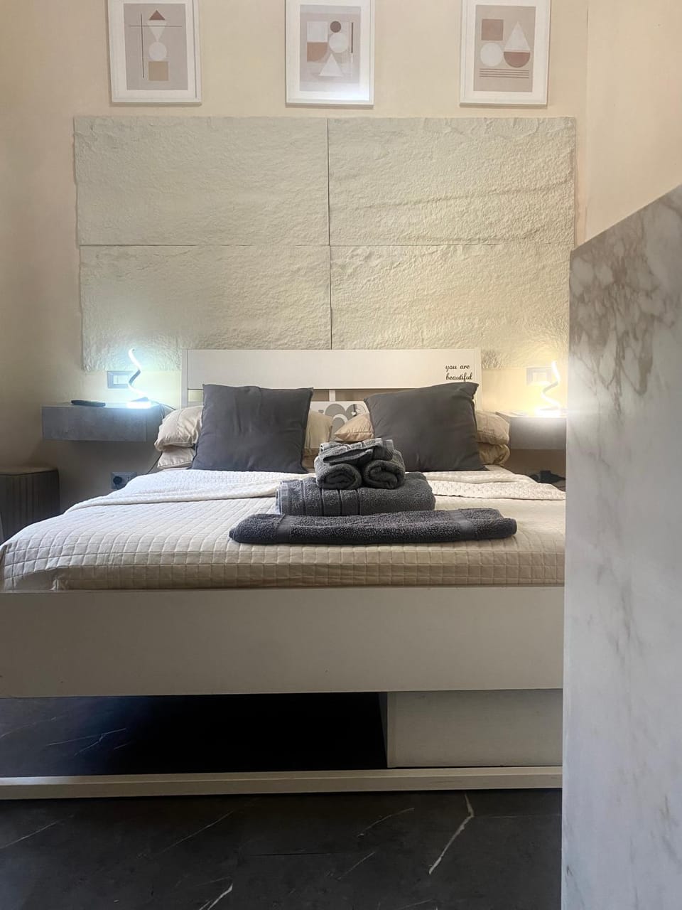 Bed, Photo of the whole room