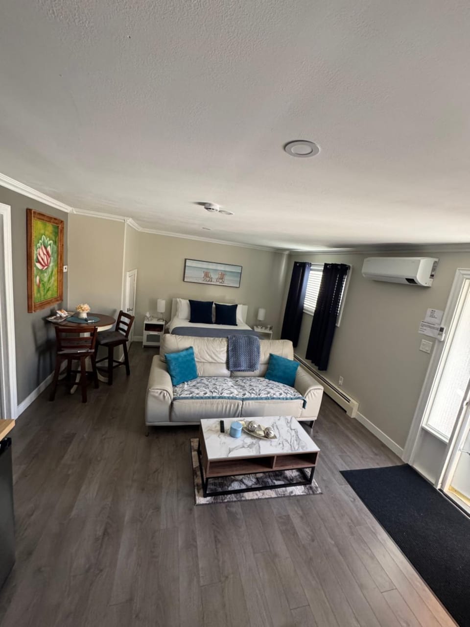 Photo of the whole room