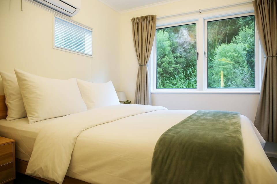 Bed, Photo of the whole room, Bedroom, air conditioner