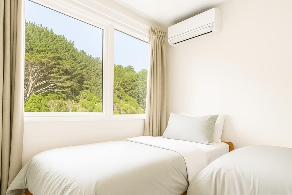 Bed, Photo of the whole room, Bedroom, air conditioner
