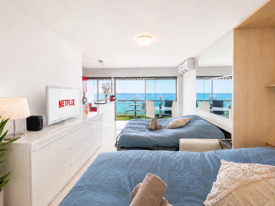 Bed, Night, View (from property/room), View (from property/room), Sea view, Sea view, Location