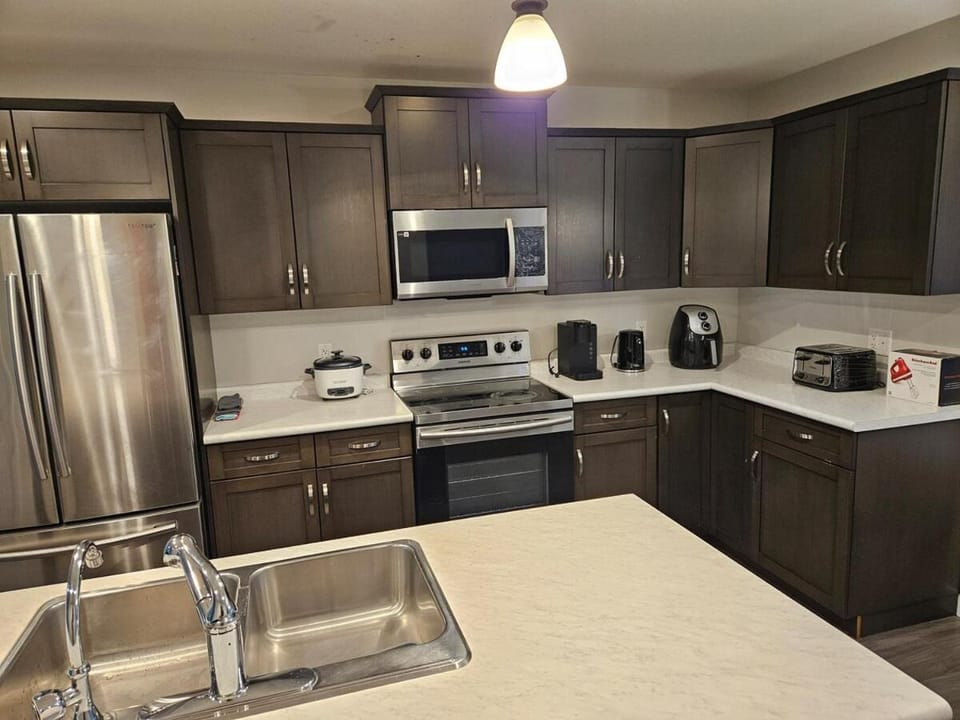 Comfy Home in Harbour Landing - Regina Villa in Regina