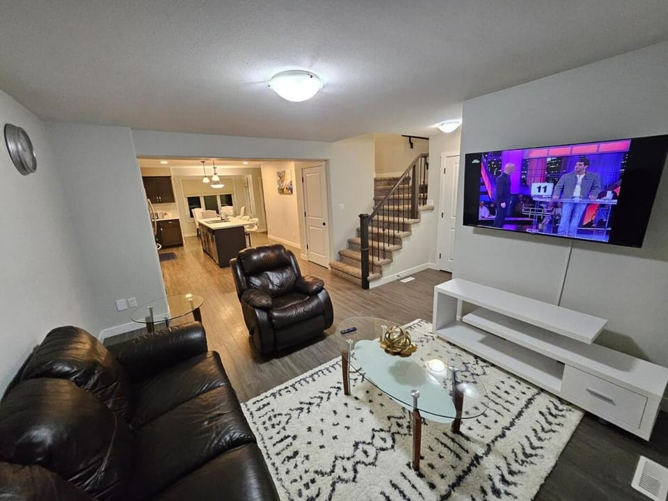 Comfy Home in Harbour Landing - Regina Villa in Regina
