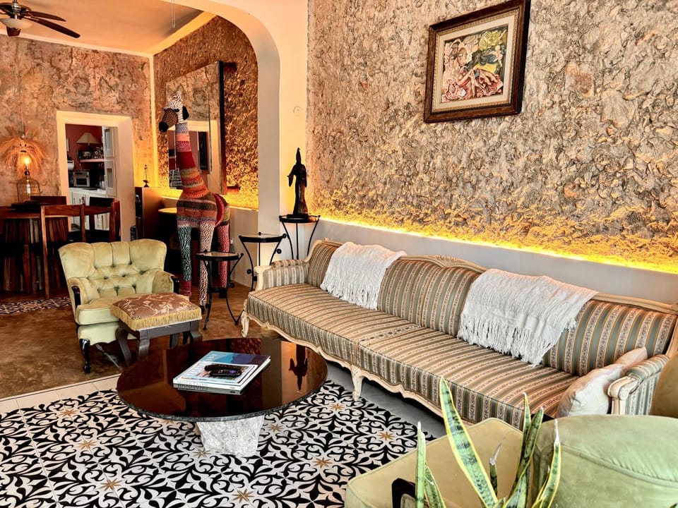 Living room, Seating area