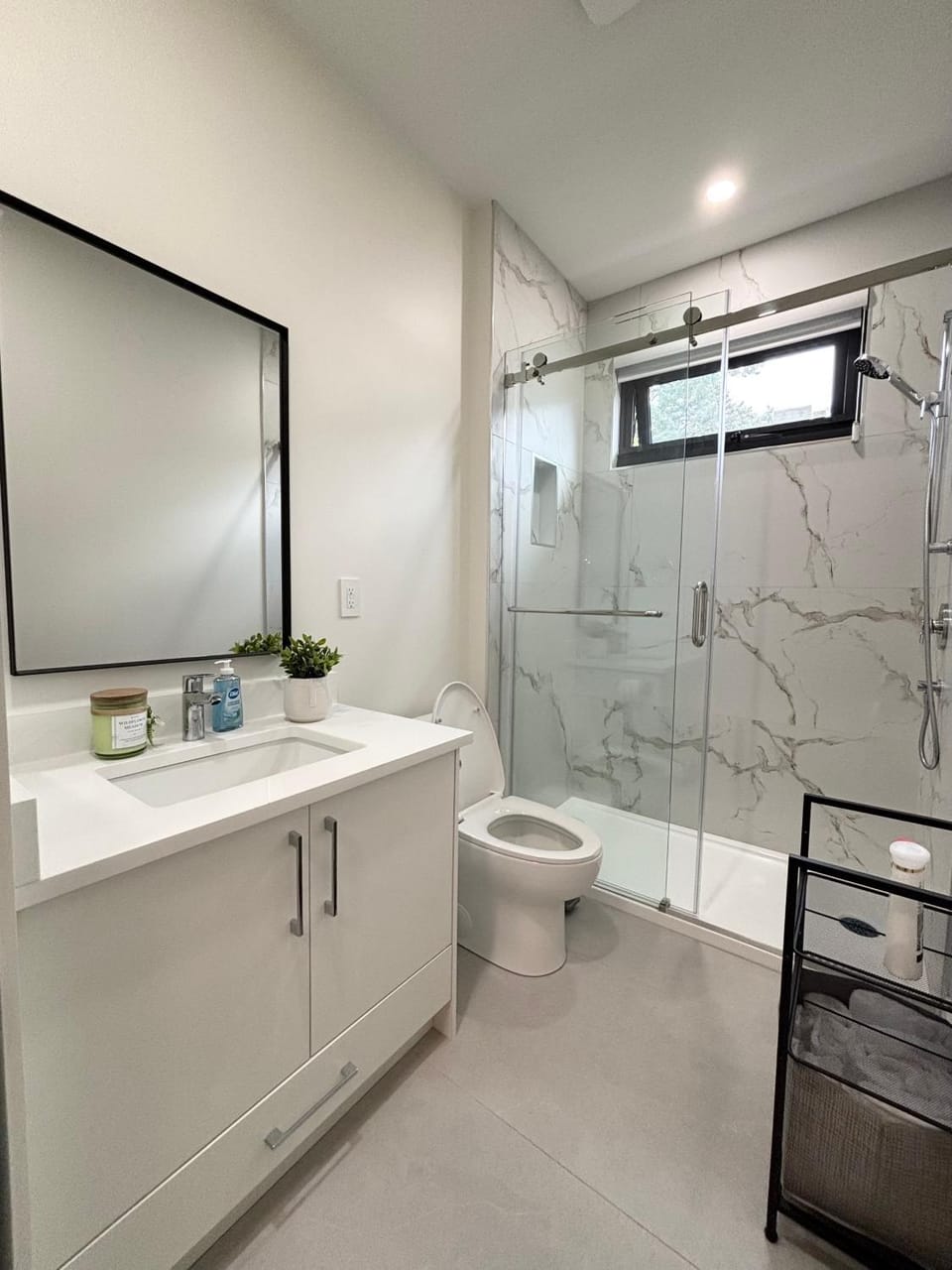 South surrey Secondary Suite with Kitchen Bed and Breakfast in Surrey
