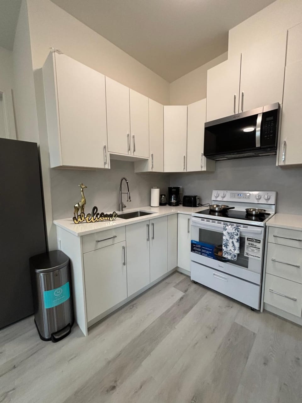 South surrey Secondary Suite with Kitchen Bed and Breakfast in Surrey