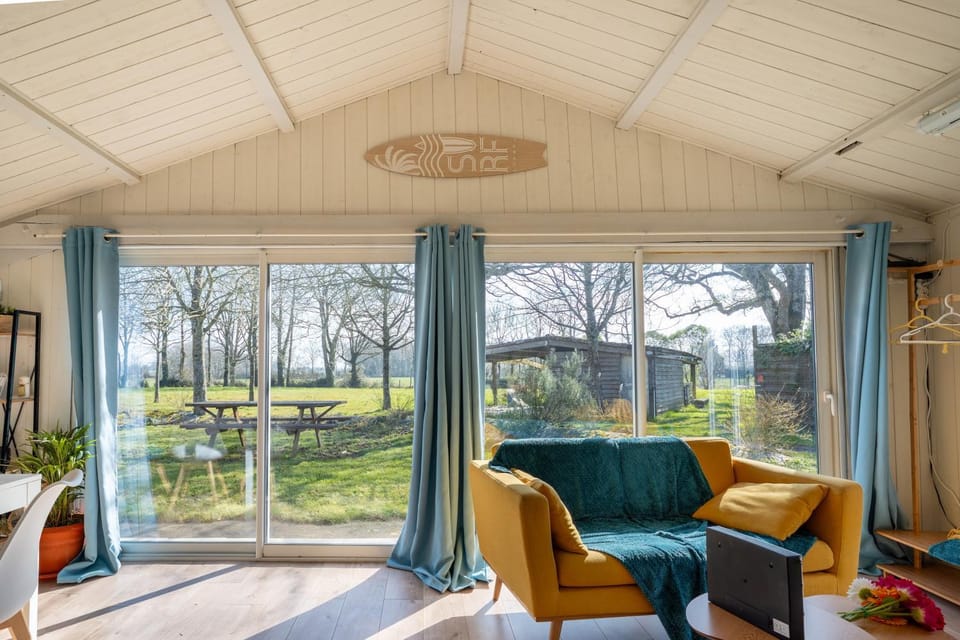 Communal lounge/ TV room, Garden, Living room, Seating area, Garden view