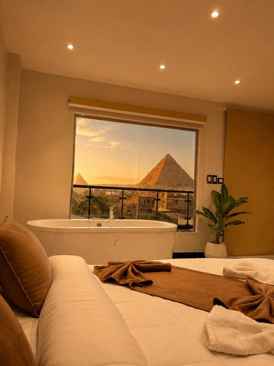 Bed, Natural landscape, Living room, Photo of the whole room, Seating area, Bedroom, Mountain view, towels