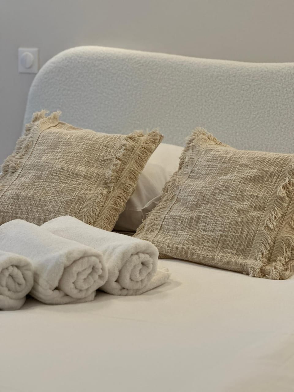 Bed, Photo of the whole room, Bedroom, towels